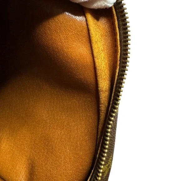 LOUIS VUITTON Marceau Messenger Crossbody - Picture 14 of 16